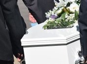 Избыток гробов: Швейцария слишком "хорошо" подготовилась к COVID-19