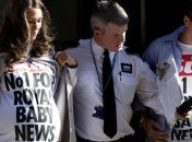 Переполох возле больницы где вот-вот должна родить Миддлтон (Фото)