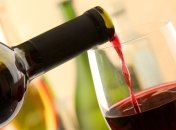 Врачи назвали новое полезное свойство красного вина