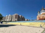 На Оболонской набережной восстановили крымскотатарский и украинский флаги