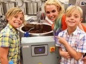 Бритни Спирс отметила День рождения сыновей