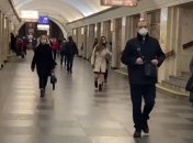 Смертность не падает, а метро забито: как проходит локдаун в Киеве (видео)
