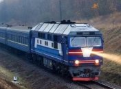 Просто сидел на путях и не реагировал: на Харьковщине из-за пьяного мужчины встали поезда