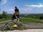 Захоронение ребенка возле памятника Быкову в Киеве: появились новые детали