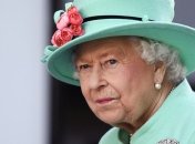 Королева должна быть всегда на виду: эффектный весенний look Елизаветы II