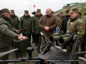 Александр Лукашенко с белорусскими военными