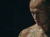 "Ангела": "раненый" Андрей Хлывнюк оголился в новом клипе (Видео)