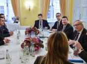 Порошенко и Юнкер обсудили выделение макрофинансовой помощи Украине