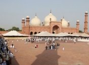 Теракт в Пакистане: погибли по меньшей мере 25 прихожан мечети