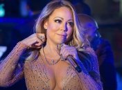 На шпильках и в колготах: Мэрайя Кэри шокировала образом в спортзале 