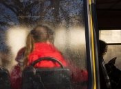 В салоне маршрутки "Киев-Бровары" напали на девушку-полицейскую