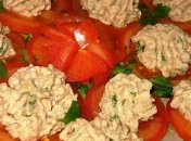 Рецепт дня: закуска из фасолевого паштета на помидорах