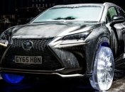Впервые в мире: Lexus перешел на ледяные колеса (Видео) 