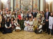 Рождественский вертеп поздравил Порошенко в Щедрый вечер