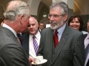 В Ирландии прошла историческая встреча принца Чарльза и лидера "Шинн Фейн"