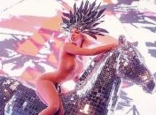 Оля Полякова показа фигуру в откровенном комбинезоне (Видео) 