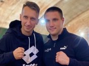 Бьет, как ракеткой: Стаховский провел боксерский спарринг с украинским супертяжем (видео)