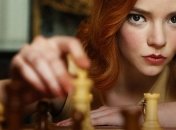 Все обсуждают сериал "Ход королевы": о чем он и стоит ли его смотреть