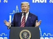 Импичмент Трампа: свидетель "скандального" разговора даст показания