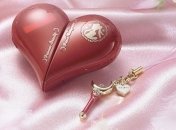 Создан мобильный телефон ко дню святого Валентина (Фото)