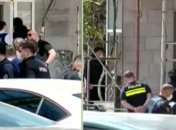 В Грузии в банке захватили заложника: последние новости и данные о захватчике