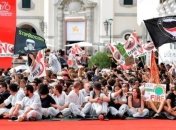 Экоактивисты протестуют на красной дорожке Венецианского фестиваля