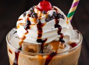 Этот кофе прекрасно охлаждает в жару (изображение создано с помощью ИИ)