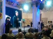  Порошенко поздравил украинцев с Днем Достоинства и Свободы