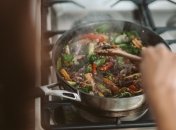 Блюдо можно пожарить, не испачкав всю кухню