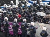 В Штутгарте митингующие подрались с полицией, около 400 человек задержаны