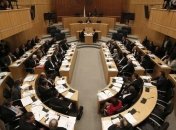 Приняты первые меры по спасению Кипра от дефолта