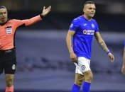 Уникальный случай в футболе: арбитр спас ворота команды от верного гола (видео)