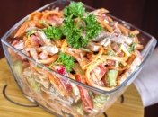 Такий салат - вже повноцінний прийом їжі