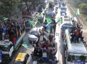 Многотысячный марш движется к столице Пакистана