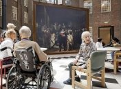 В домах престарелых Амстердама выставили "Ночной дозор" Рембрандта (Фото)