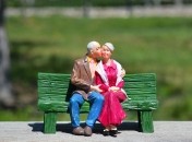 Поздравления с Международным днем пожилых людей 1 октября - открытки и картинки