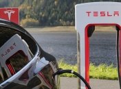 Tesla, протаранив ГАЗ, попала в первое смертельное ДТП в Украине