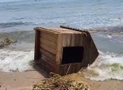 В Черном море плавают остатки домов и другой мусор