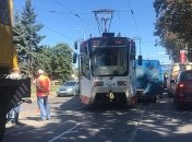 В Харькове трамвай слетел с пути и столкнулся с микроавтобусом