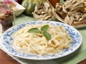 Неперевершені макарони з лінивим сирно-вершковим соусом