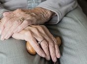 У самоізоляції літніх людей побачили небезпеку: як допомогти своїм близьким