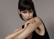 Белла Хадид прогулялась в Каннах в жакете украинского бренда