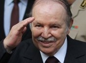 Президент Алжира решил досрочно покинуть пост