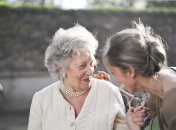 Вітання жінці в літах