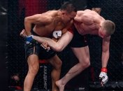 Боец ММА нокаутировал соперника скрытым ударом (видео)