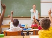 Франция вскоре открывает почти все школы