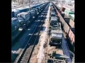 Эшелоны не заканчиваются: идущая в Крым военная техника попала на новое видео