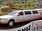 Как американский лимузин спаровали с белорусским трактором (Видео)