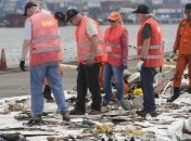 СМИ: Спасатели нашли обломок шасси на месте катастрофы Boeing-737 