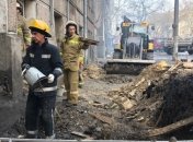 В Одессе спасатели продолжают работы на территории сгоревшего колледжа